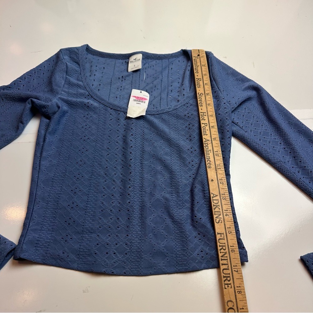 Hollister Women's Long Sleeve Top in Deep Blue NWT - Picture 3 of 7